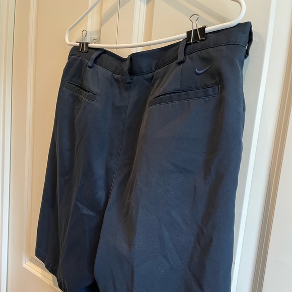 Nike golf shorts - Picture 2 of 3